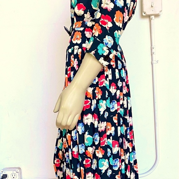 Vintage Floral Midi Dress - Picture 5 of 8